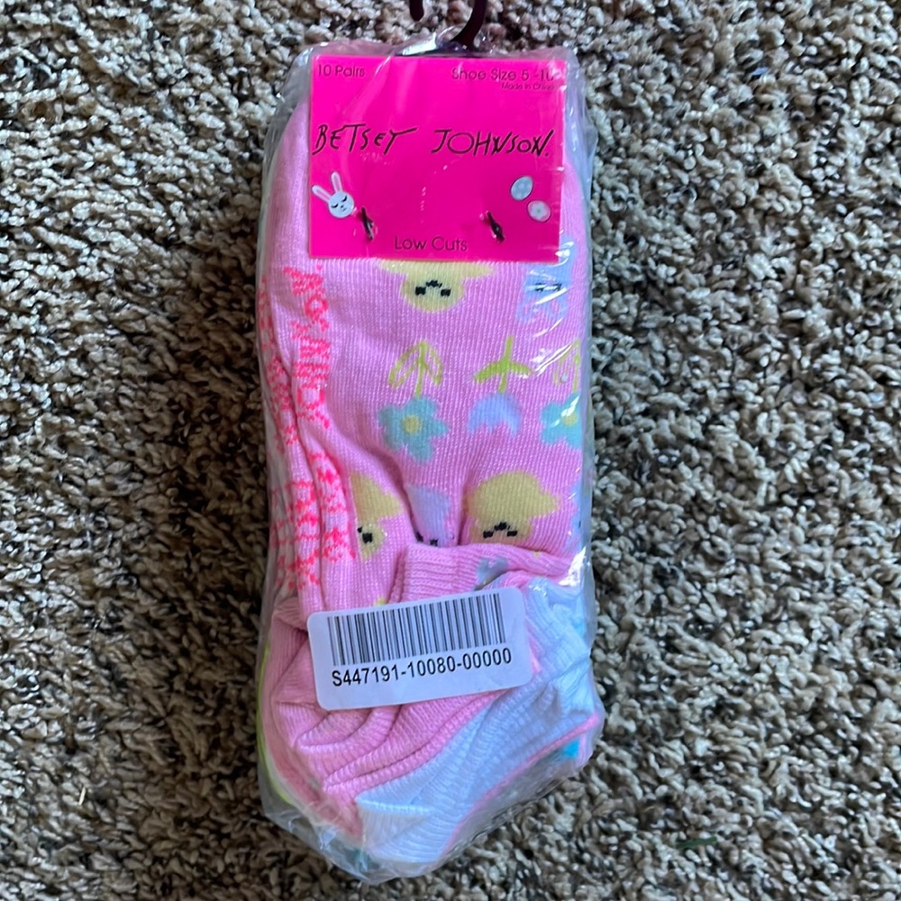 Betsy Johnson || low cut socks